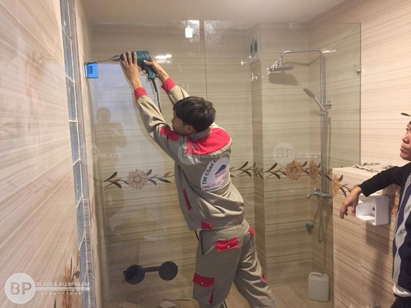 Lắp bộ vách tắm kính đẹp tại Nguyễn Khuyến Hà Đông